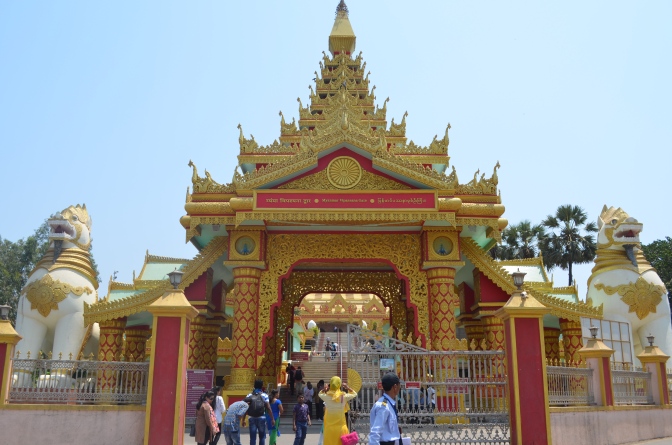 global vipassana pagoda entrance